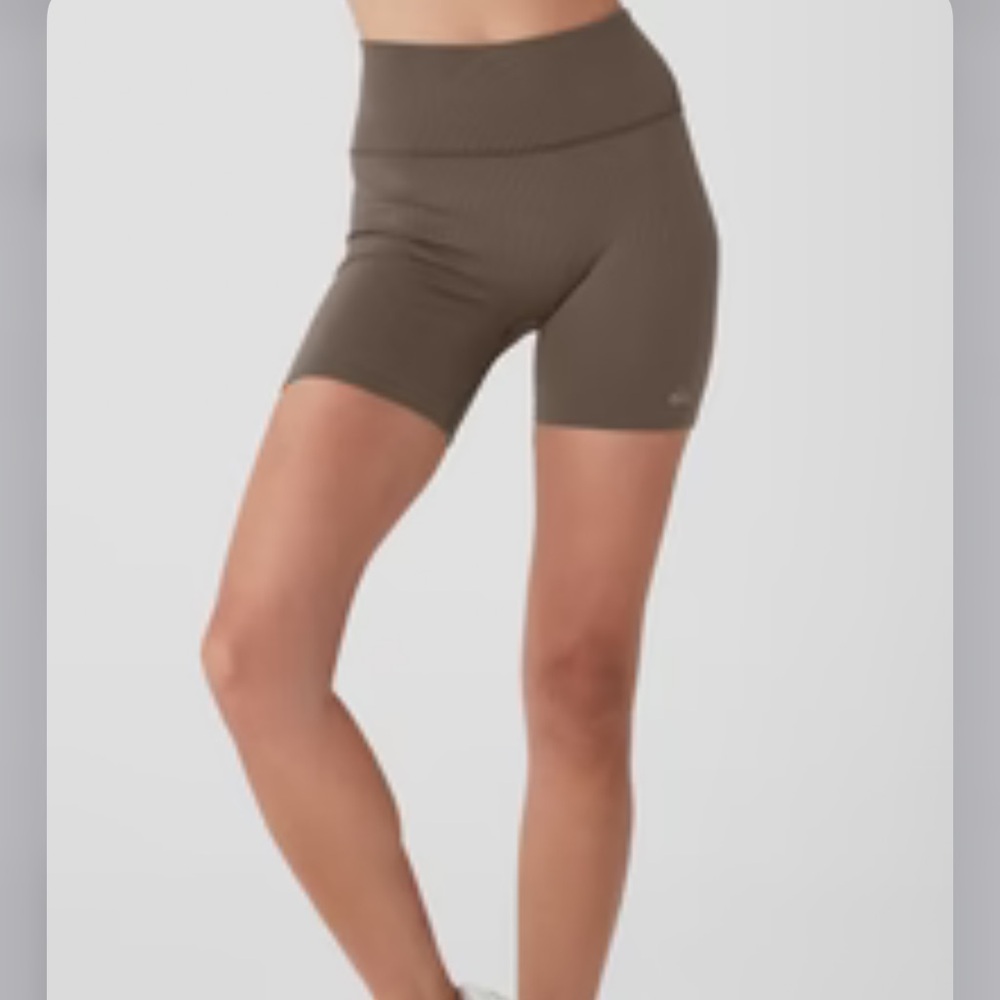 Brand new brown alo shorts size